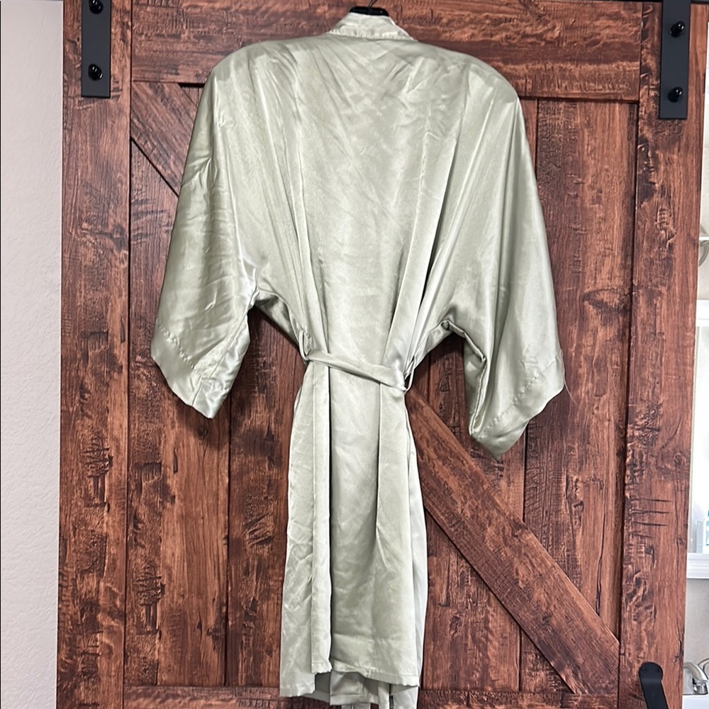 Silky Robe - Picture 2 of 4